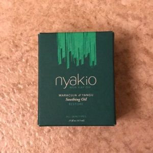 Nyakio soothing oil